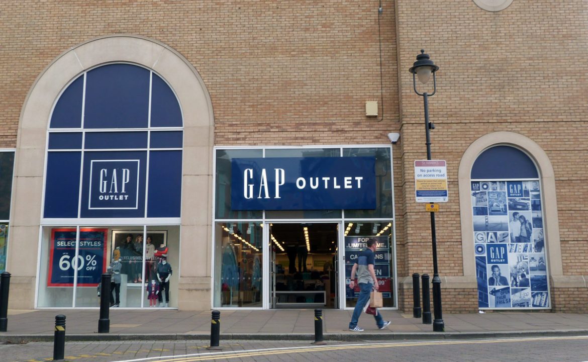 Is Gap Outlet Actually Less Expensive Than Gap?
